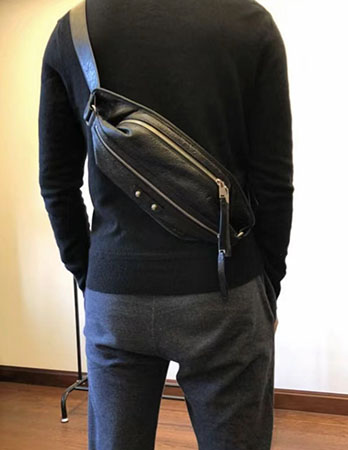 巴黎世家爆裂纹小羊皮机车胸包