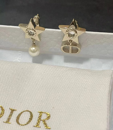 迪奥星星耳钉都是什么材质