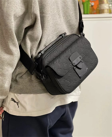 Lv slock男斜挎小包推荐图