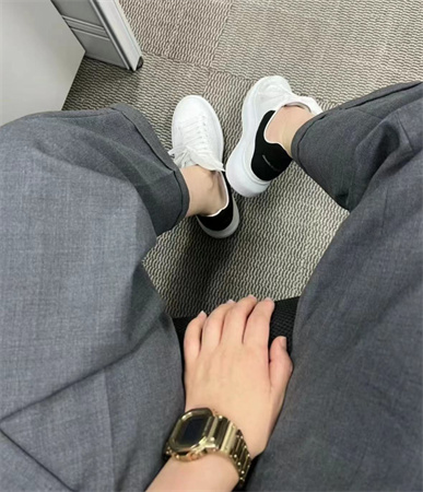 黑尾麦昆小白鞋