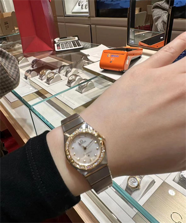 欧米茄经典款时尚女士石英机械腕表 女神范十足的一款手表