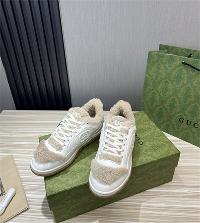 古驰羊羔毛运动鞋