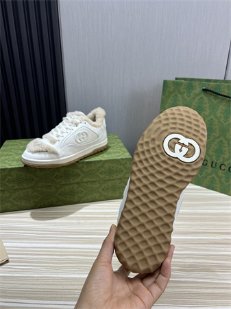 古驰羊羔毛运动鞋