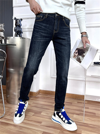 2024阿玛尼男士直筒牛仔裤高端品质多少钱一条 别忘了带走一条