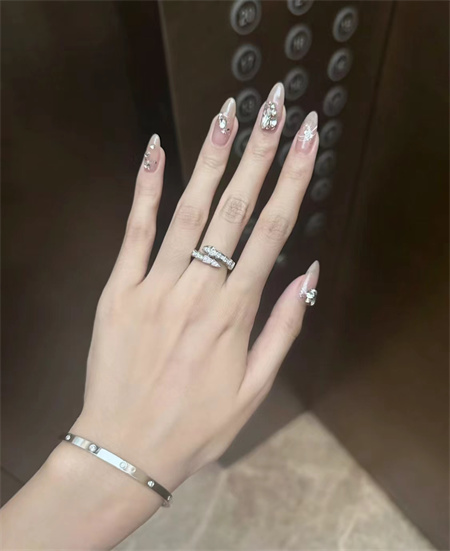 宝格丽满钻蛇戒指
