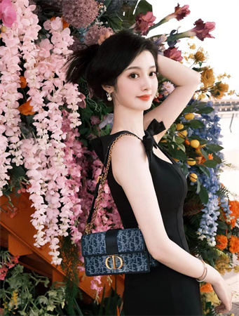 斩男斩女御姐风轻松get迪奥牛仔丹宁蒙田包链条包