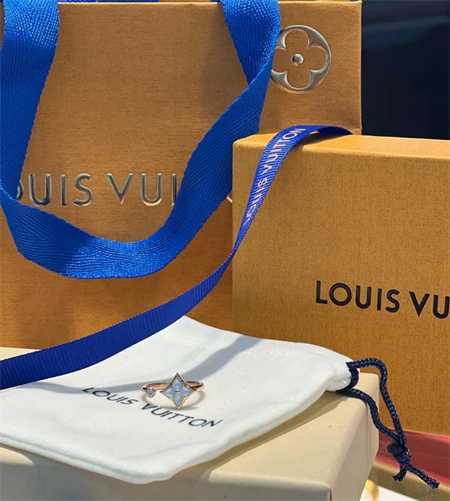 lv贝母戒指