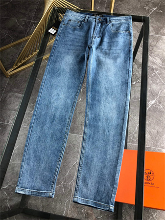 BOSS牛仔裤