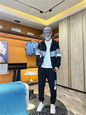 请查收2024秋冬dior迪奥男款卫衣套装 属于运动休闲男生的秋天到了