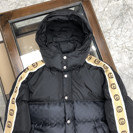 古驰反光羽绒服