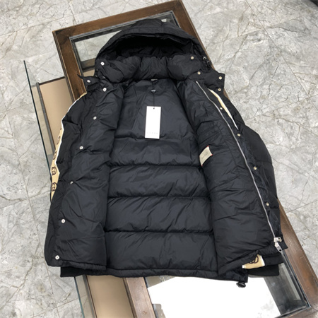 古驰反光羽绒服