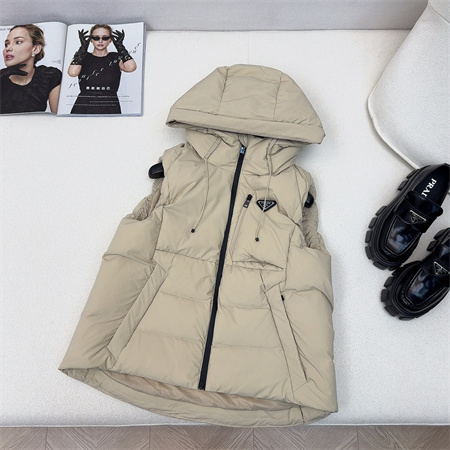 普拉达羽绒服马甲