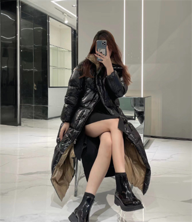 高端羽绒服品牌 Moncler蒙口黑金羽皇冬季女士连帽加长款羽绒服抵抗寒潮