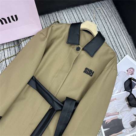 Miumiu风衣外套