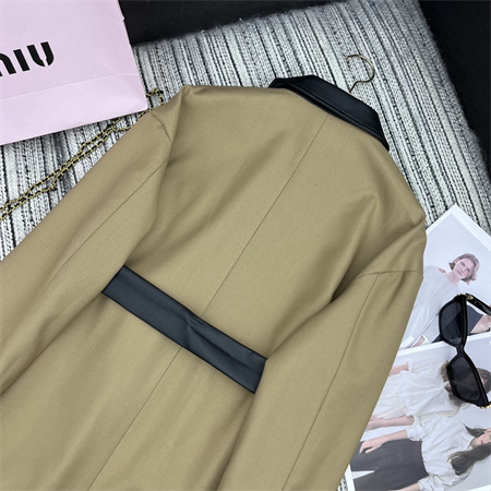 Miumiu风衣外套