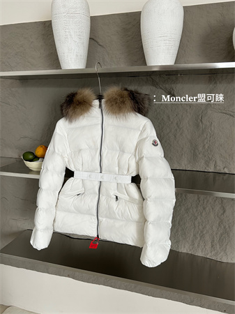 原单高版本moncler蒙口BOED鹅绒服小蛮腰白色狐狸毛秒变千金