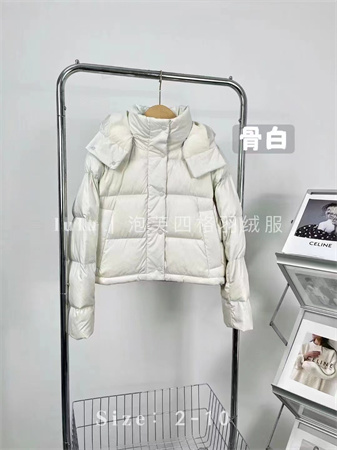 Lulu四格羽绒服