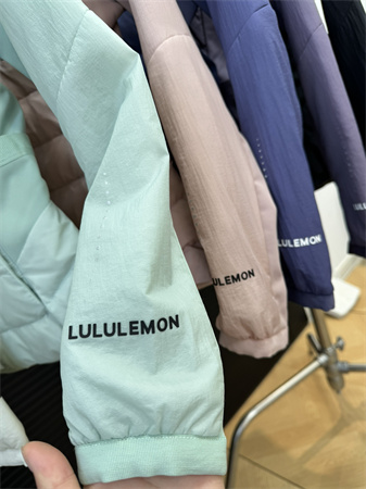 lulu轻量羽绒服