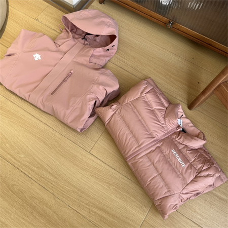 迪桑特羽绒冲锋衣