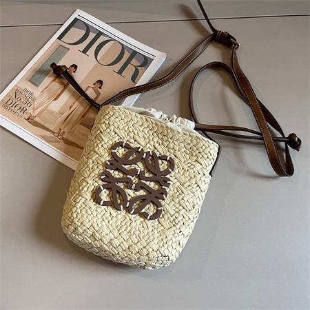 大牌Loewe草编包