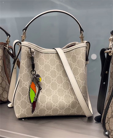 gucci Emblem水桶包